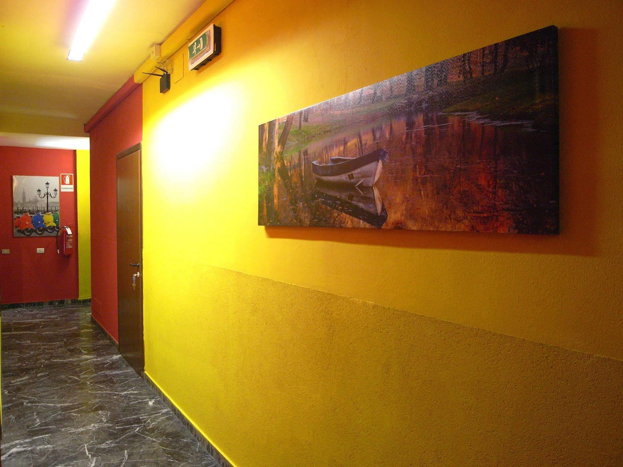 Hostel California Milán Exteriér fotografie